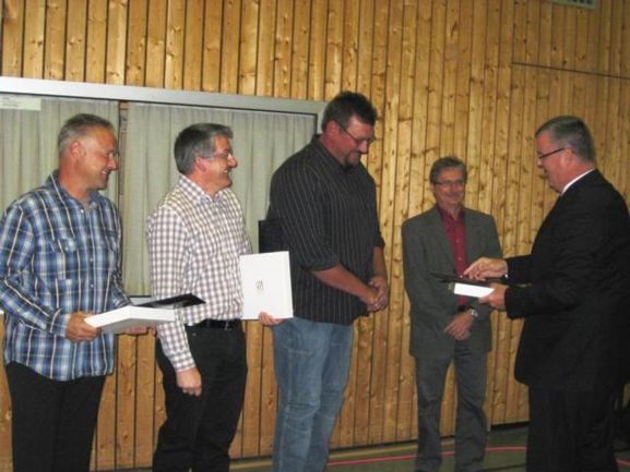 v.l.n.r.Rainer Frank, Rainer Hensle, Martin Götz, Franz Pfeffer und Bürgermeister Matthias Guderjan